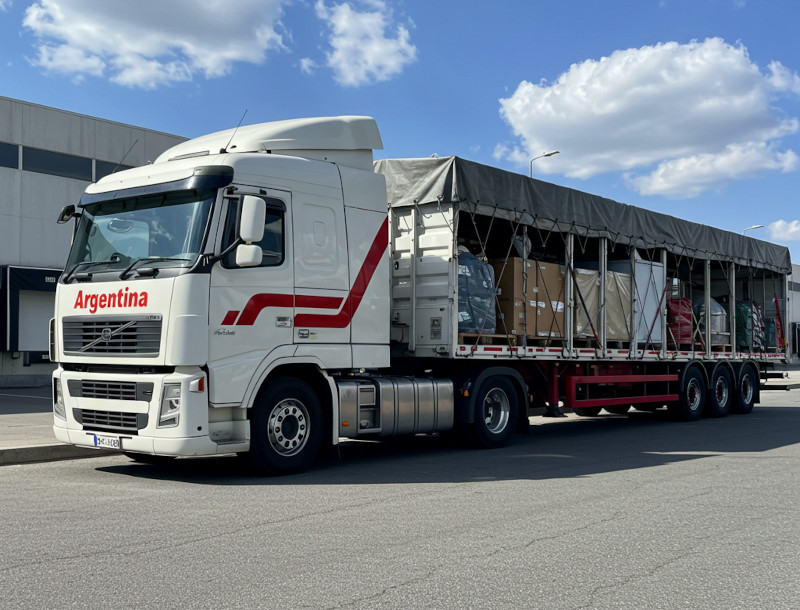 Detalle de anclajes y sistema de estiba en sider para carga palletizada